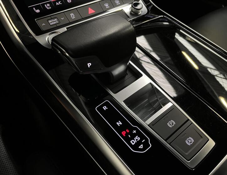 Audi Q8 18