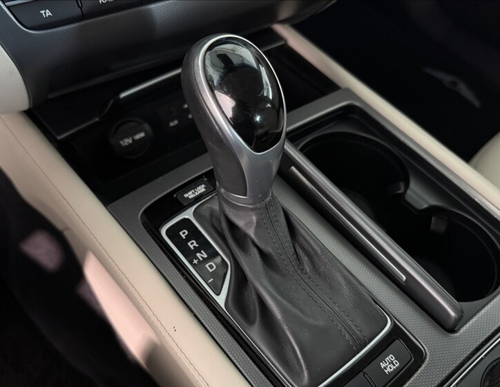 Hyundai Genesis 13