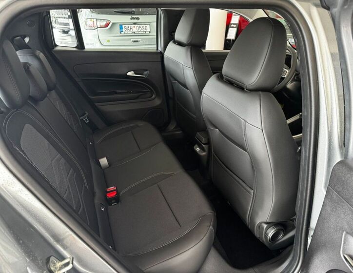 Jeep Avenger 11