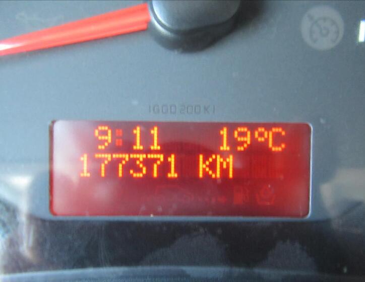 Nissan NV400 16