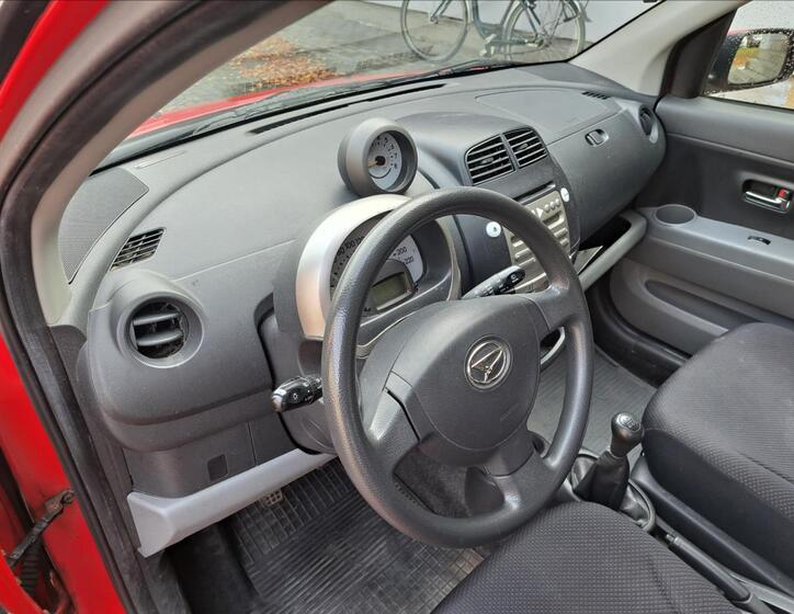 Daihatsu Sirion 19