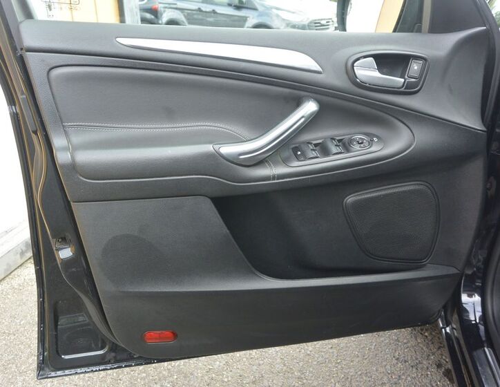 Ford Galaxy 10