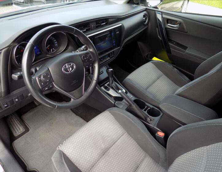 Toyota Auris 13