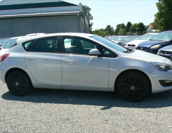 Opel Astra 8