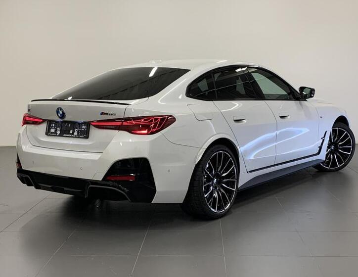 BMW i4 11