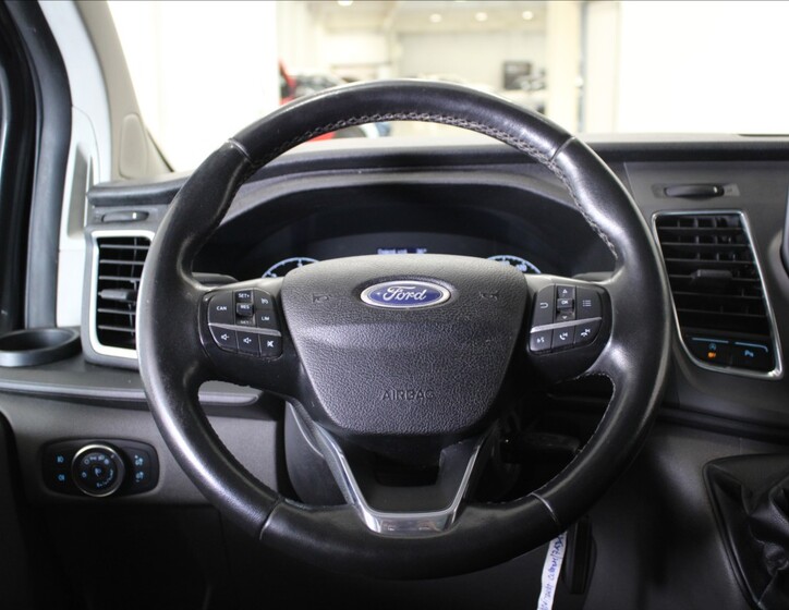 Ford Transit Custom 9