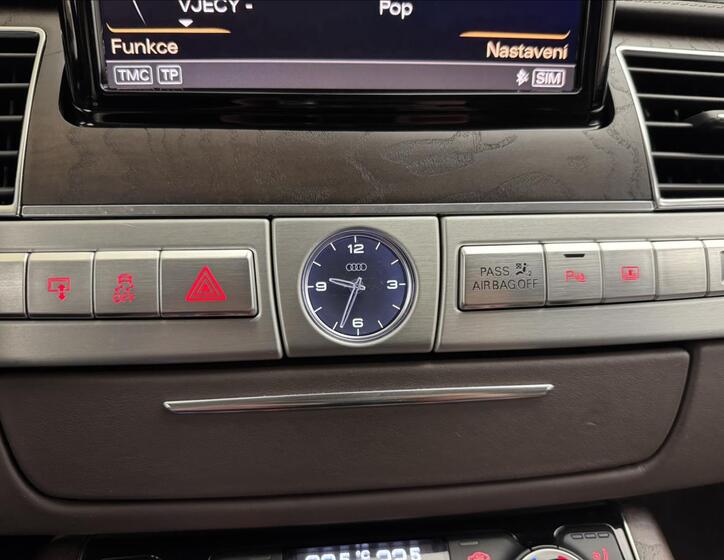 Audi A8 26