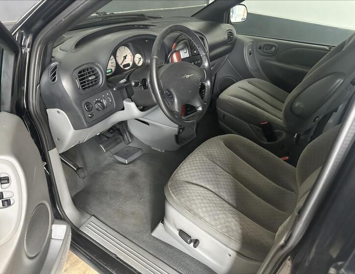 Chrysler Voyager 9