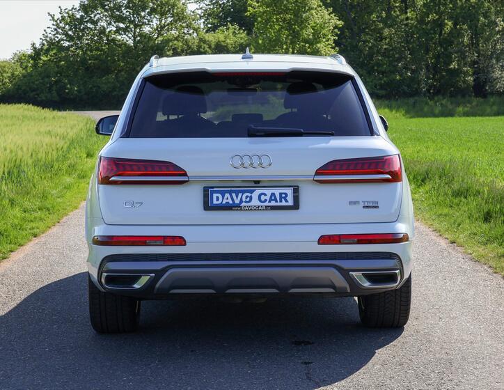 Audi Q7 6
