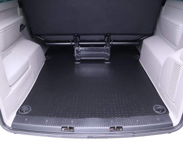 Volkswagen Caravelle 10