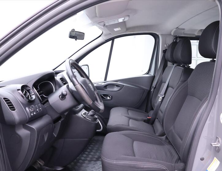 Opel Vivaro 10