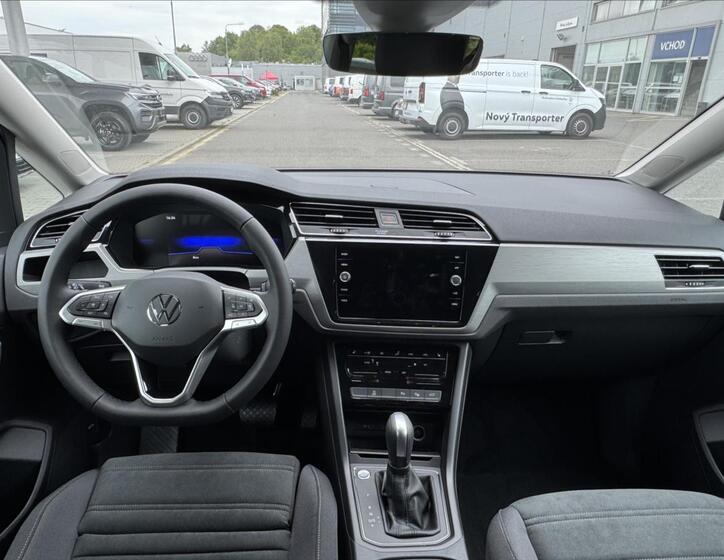 Volkswagen Touran 8
