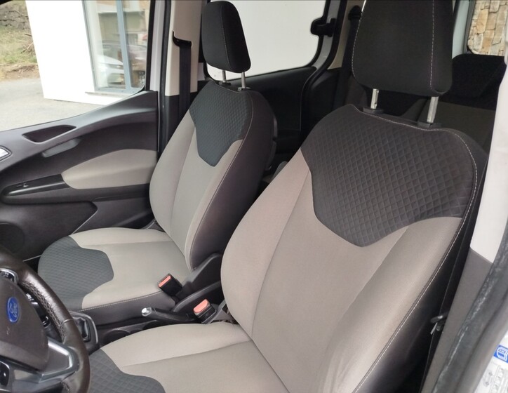 Ford Tourneo Courier 10