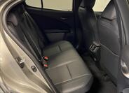 Lexus UX 300h 9