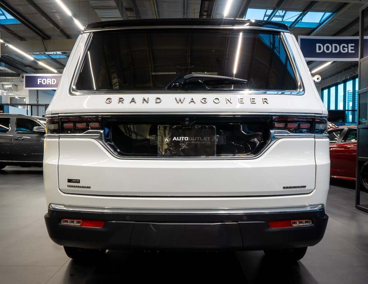 Jeep Grand Wagoneer 4