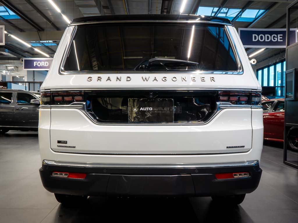Jeep Grand Wagoneer