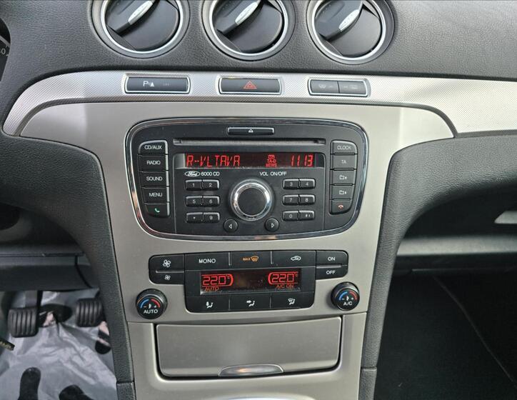 Ford Galaxy 16