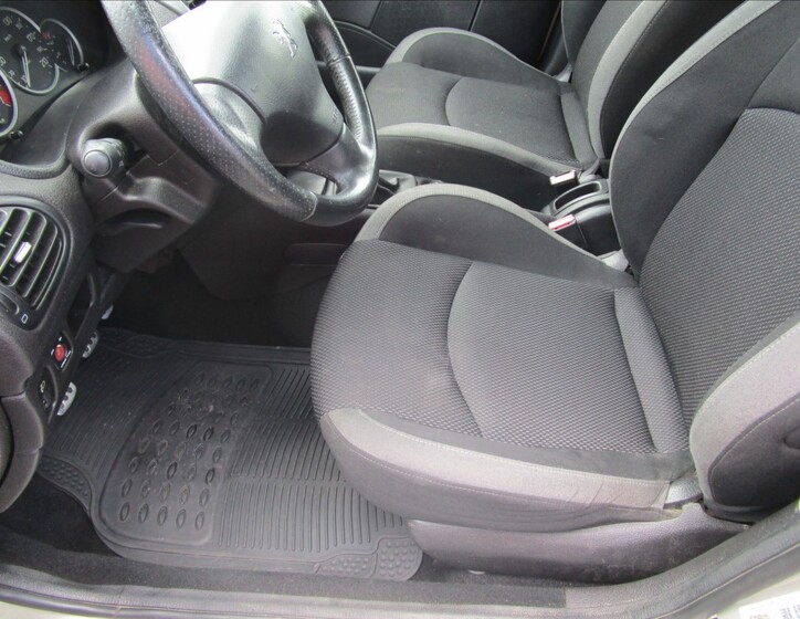 Peugeot 206 11