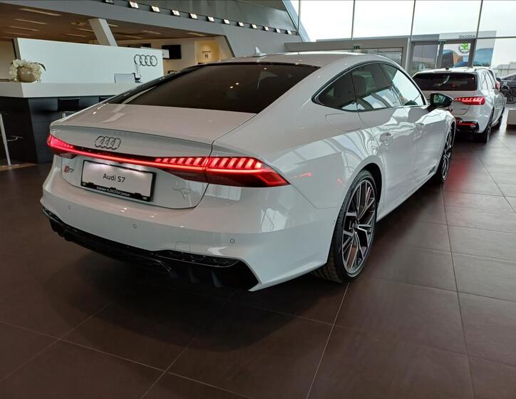 Audi S7 5