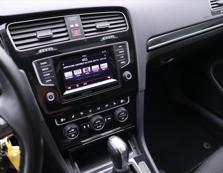Volkswagen Golf 25
