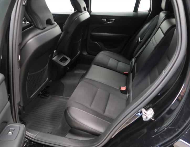 Volvo V60 8