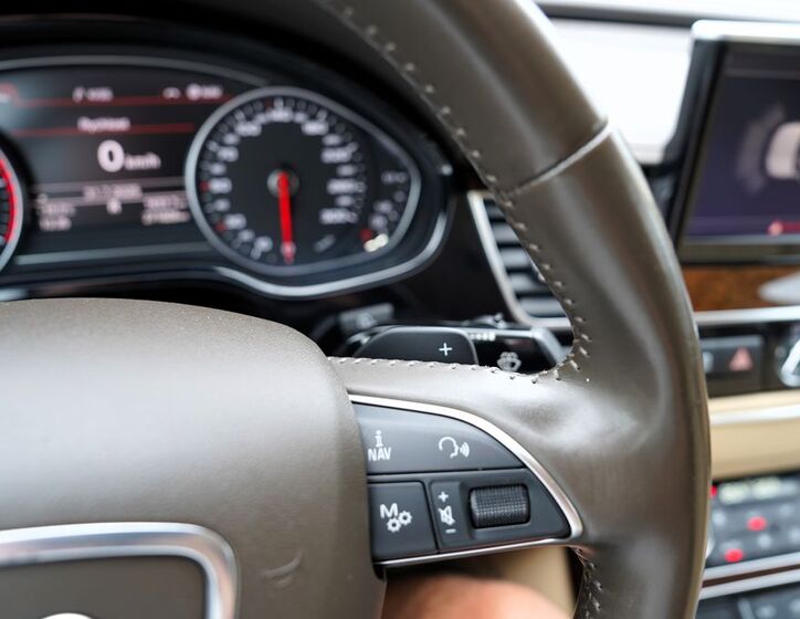 Audi A8 44