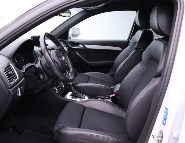 Audi Q3 12