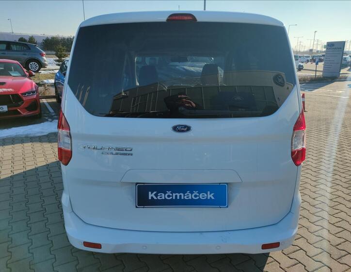 Ford Tourneo Courier 4