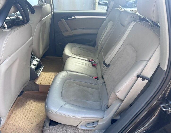 Audi Q7 11