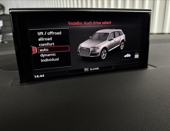 Audi Q7 23