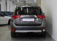 Mitsubishi Outlander 4