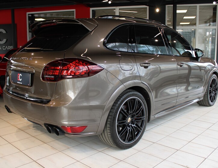 Porsche Cayenne 6