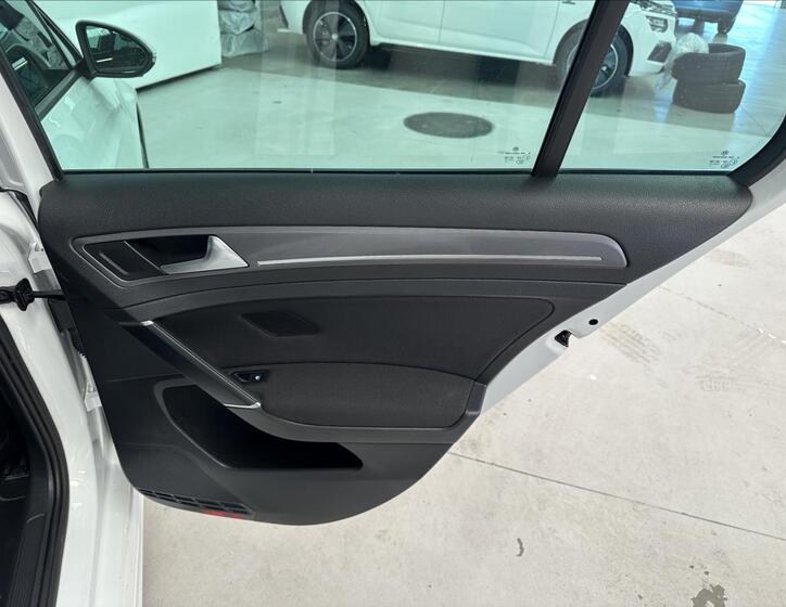 Volkswagen Golf 29