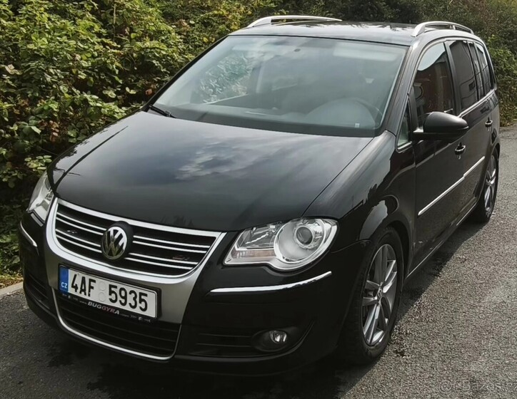 Volkswagen Touran 1