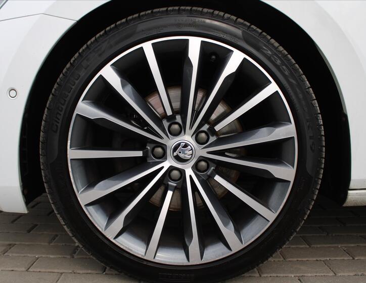 Škoda Superb 9