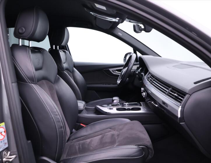 Audi Q7 16