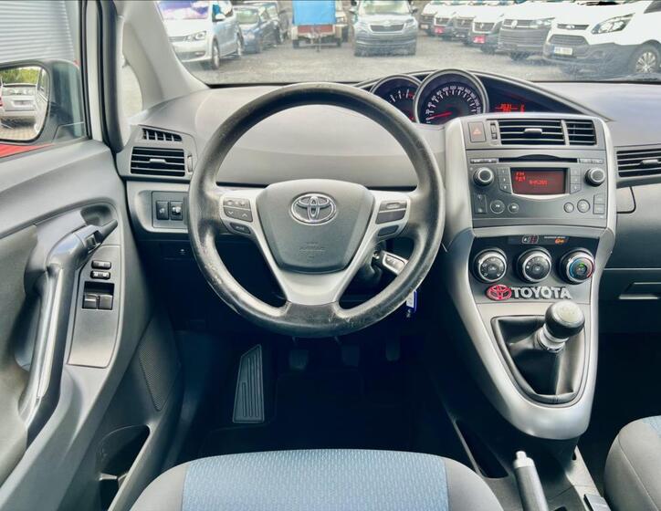 Toyota Verso 21