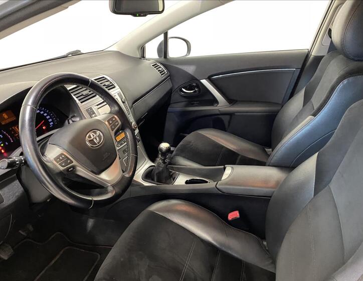 Toyota Avensis 5