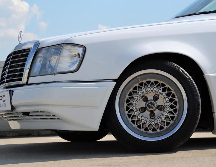 Mercedes-Benz 124 37