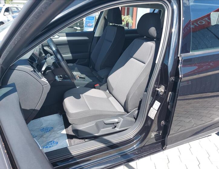 Volkswagen Passat 9