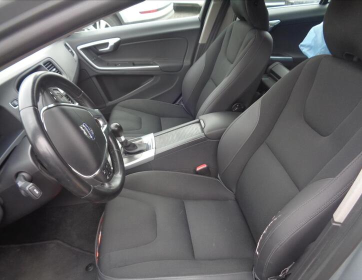Volvo V60 8