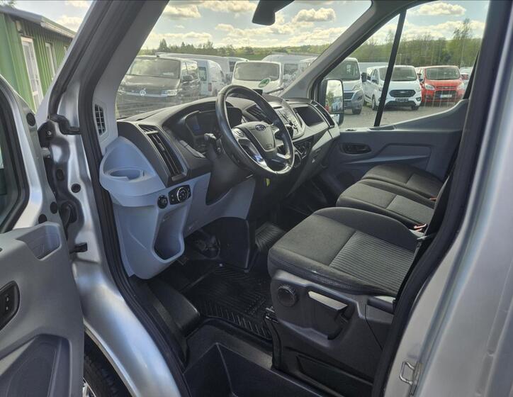 Ford Transit 9