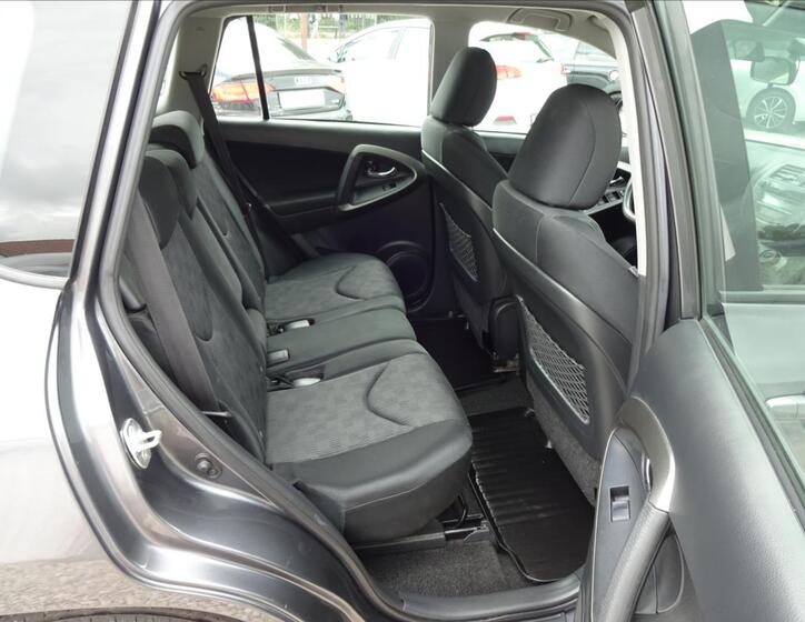 Toyota RAV4 25