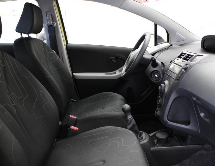 Toyota Yaris 12