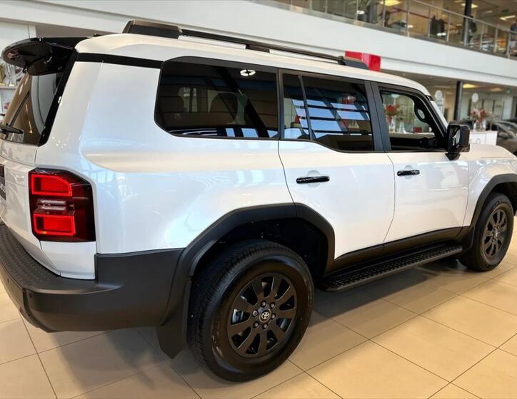 Toyota Land Cruiser 5