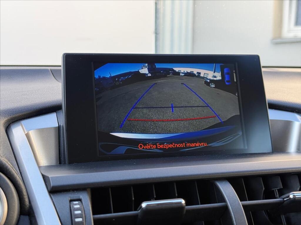 Lexus NX 300h 15