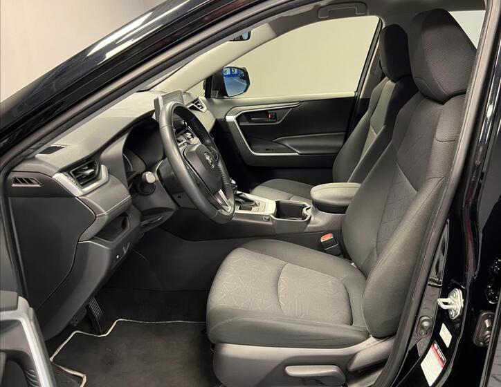 Toyota RAV4 6