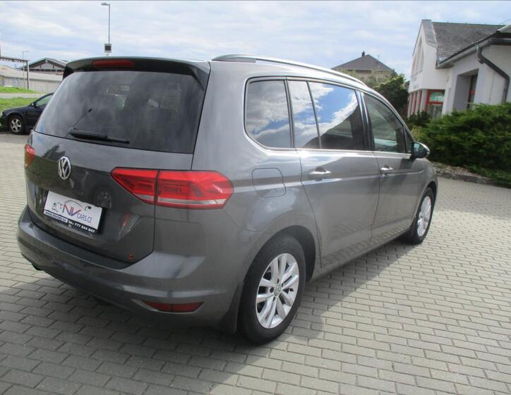 Volkswagen Touran 4