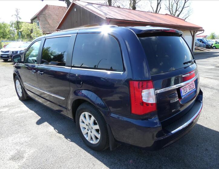 Chrysler Town & Country 6
