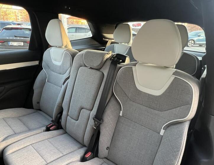 Volvo EX90 14